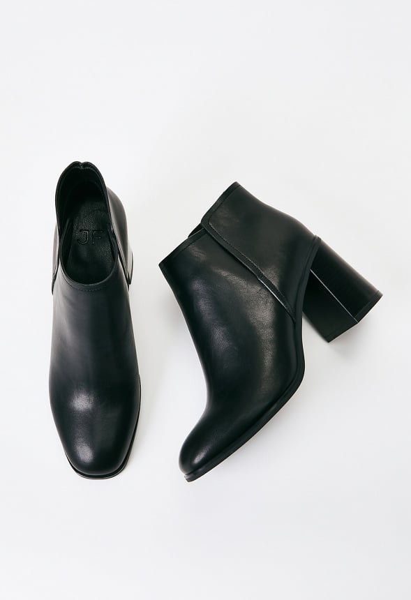 Rae Pointed Toe Ankle Boot Black