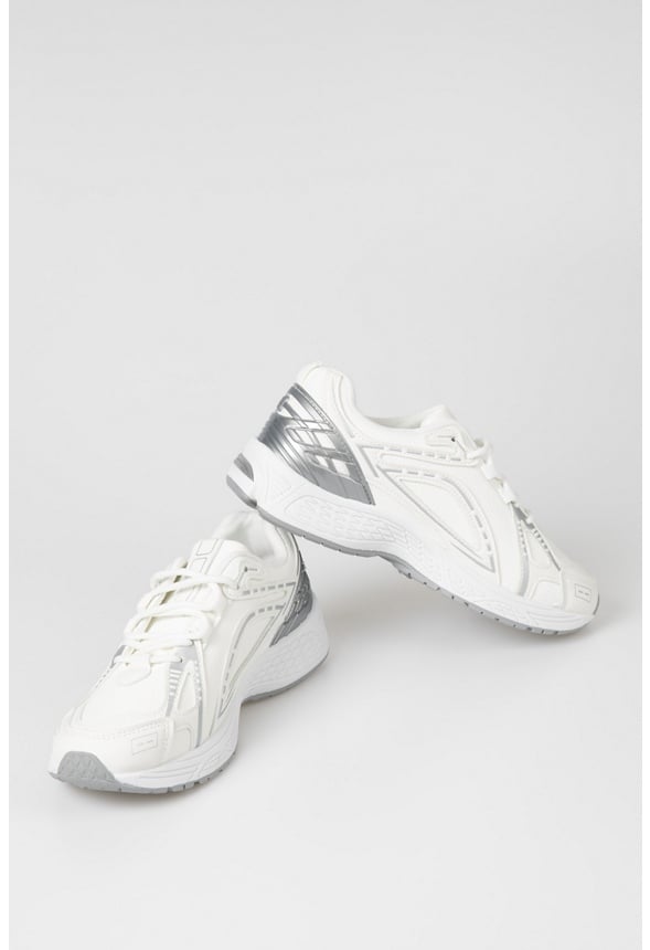 Alina Sneaker White